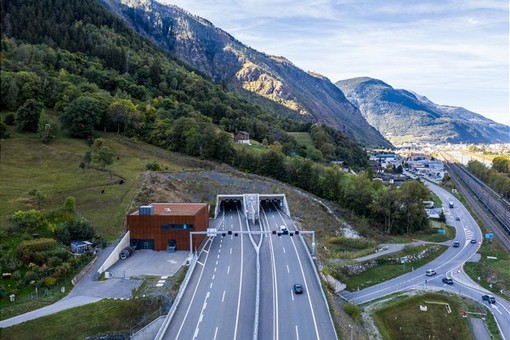Vallese, autostrada A9 chiusa di notte per lavori
