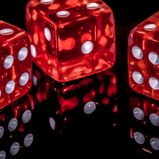 Gioco e tradizione: quasi un italiano su due tenta la fortuna durante le feste