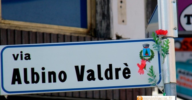 Via Albino Valdrè a Villadossola, una delle strade intitolare ad uno dei protagonisti dell'Insurrezione popolare. Valdré venne fucilato dai tedeschi a Pallanzeno Via Albino Valdrè a Villadossola, una delle strade intitolare ad uno dei protagonisti dell'Insurrezione popolare. Valdré venne fucilato dai tedeschi a Pallanzeno