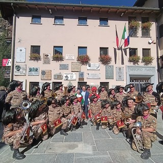 La Fanfara Bersaglieri della Valdossola protagonista della Désarpa di Valtournenche