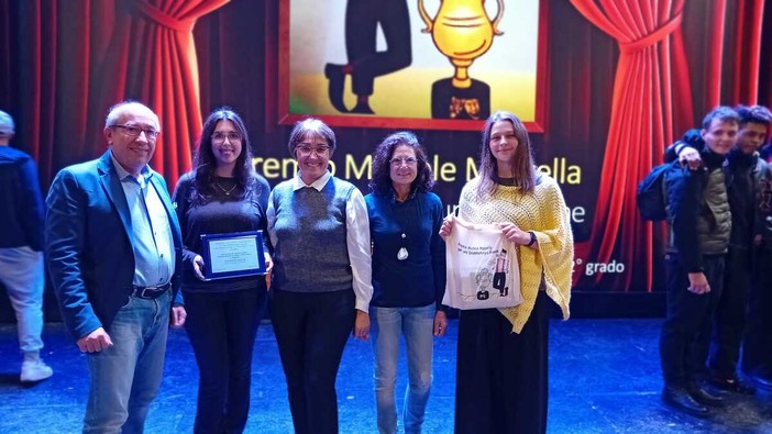 Nella foto Maurizio D'Andrea, Gaia Pisola, Silvana Pirazzi, Cinzia Cirillo, Aurora Tori Nella foto Maurizio D'Andrea, Gaia Pisola, Silvana Pirazzi, Cinzia Cirillo, Aurora Tori