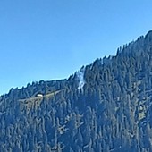Incendio nei boschi sopra Dissimo: fiamme a 1.700 metri di quota al confine con la Svizzera