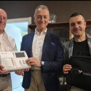Un elettrocardiografo per la casa di riposo di Omegna: la solidarietà che fa la differenza