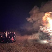 Questa sera il falò della Befana a Rumianca: torce, campanacci e tradizione Questa sera il falò della Befana a Rumianca: torce, campanacci e tradizione