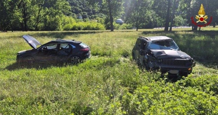 Scontro tra due auto ad Anzola: tre feriti, due trasportati in elicottero a Novara