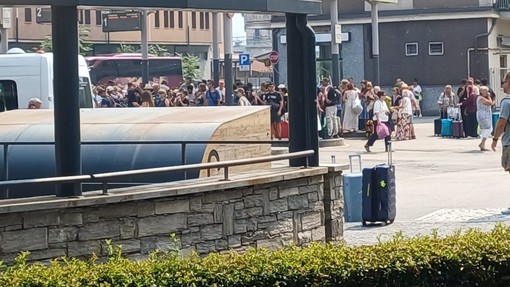 Guasto sulla linea del Sempione, treni fermi tra Iselle e Domodossola: pesanti disagi in stazione