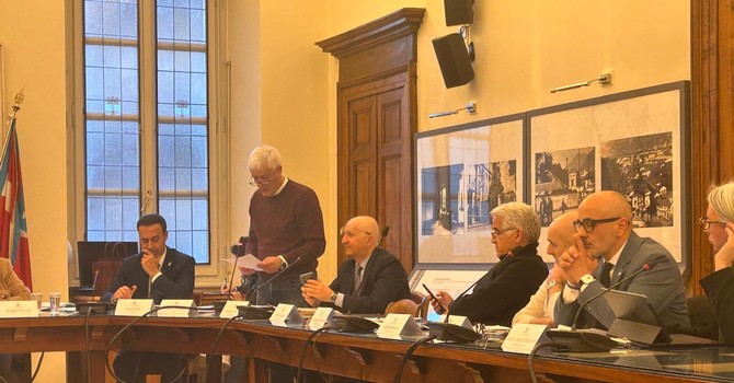 Domodossola, marciapiedi e alberature: “situazione critica”, ma niente interventi strutturali a breve Domodossola, marciapiedi e alberature: “situazione critica”, ma niente interventi strutturali a breve