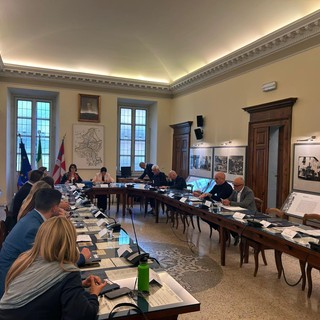 Scontro in consiglio su eventi e turismo: “Città ferma” ; la replica: “Presenze in crescita”
