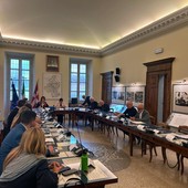 Scontro in consiglio su eventi e turismo: “Città ferma” ; la replica: “Presenze in crescita”