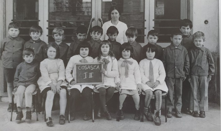 A Cosasca la tradizionale benedizione degli zainetti, ma la scuola rimarrà chiusa A Cosasca la tradizionale benedizione degli zainetti, ma la scuola rimarrà chiusa
