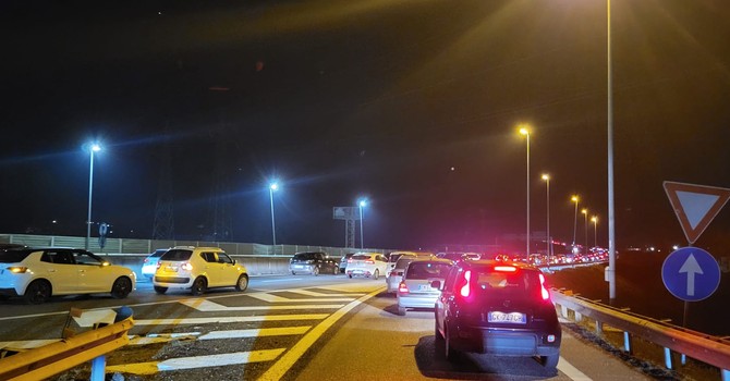 Tamponamento a catena sulla A26 a Gravellona Toce: sei feriti e traffico bloccato Tamponamento a catena sulla A26 a Gravellona Toce: sei feriti e traffico bloccato