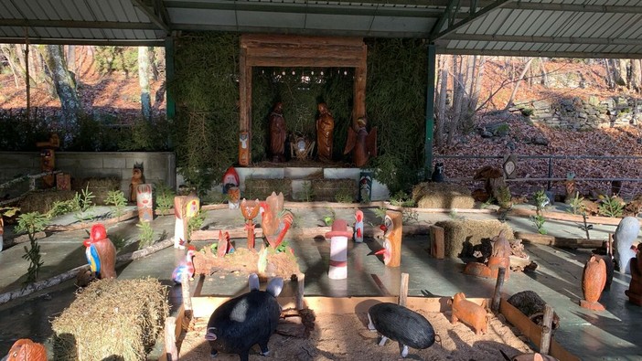 Presepe artigianale in legno a Scezza: un’opera che unisce comunità e tradizione Presepe artigianale in legno a Scezza: un’opera che unisce comunità e tradizione