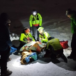 Scivola sul ghiaccio all'Alpe Devero, soccorsa nella notte escursionista di Tradate