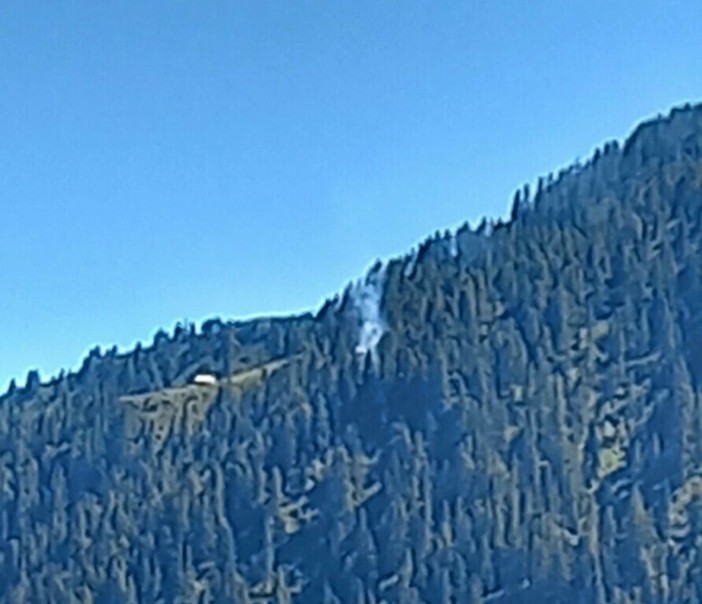 Incendi, quasi domate le fiamme nei boschi di Dissimo Incendi, quasi domate le fiamme nei boschi di Dissimo