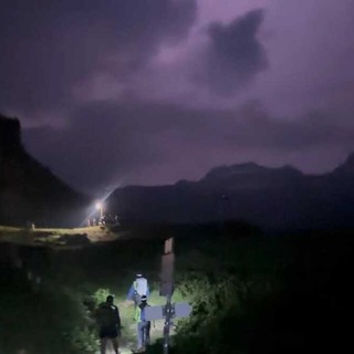 Escursionisti tedeschi bloccati nella notte in Formazza: il Soccorso Alpino recupera una comitiva di 27 persone