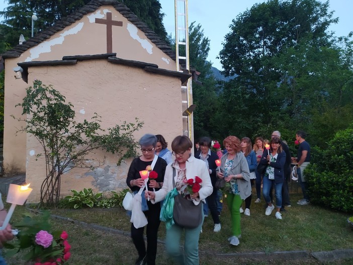 Festa di Santa Rita, tanti fedeli alla messa tra processione, rose e pellegrinaggio Festa di Santa Rita, tanti fedeli alla messa tra processione, rose e pellegrinaggio