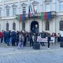 Domodossola, oltre 250 persone in piazza per Gaza: presidio silenzioso davanti al municipio