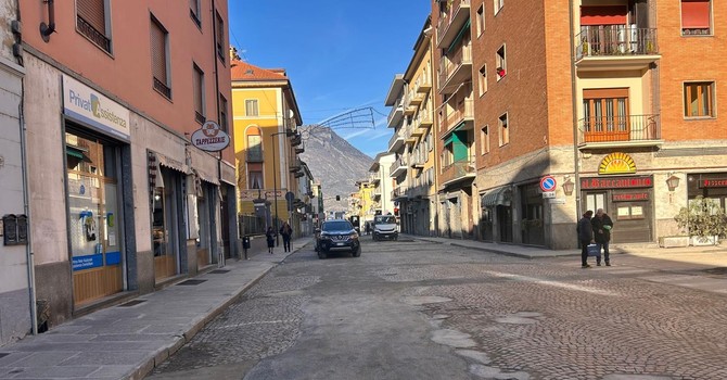 Domodossola, via Binda e piazza Cortesia riaperte al traffico Domodossola, via Binda e piazza Cortesia riaperte al traffico