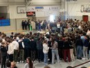 Morte del professor Ragozza, la camera ardente allestita nella palestra del 'suo' liceo FOTO e VIDEO