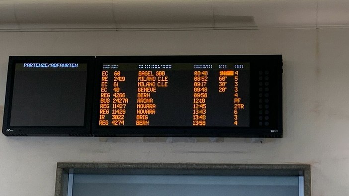 Alberi sui binari, disagi sulla linea Milano-Domodossola