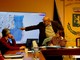 Il sindaco Giorgio Ferroni indica sullo schermo le zone vincolate dalle Zps