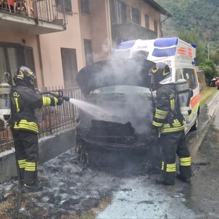 Varzo, ambulanza distrutta dalle fiamme: &quot;Chiunque può aiutarci a trovare una soluzione&quot;