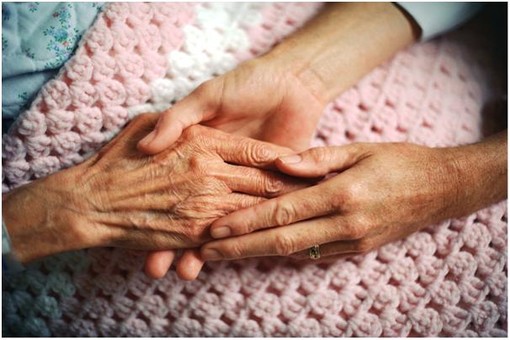 Giornata Alzheimer, definito il piano triennale che mette in rete le aziende sanitarie per l’assistenza alla demenza