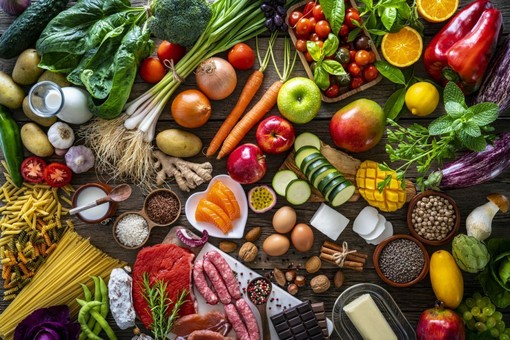 Alimentazione in vacanza, cinque consigli per un'estate in salute Alimentazione in vacanza, cinque consigli per un'estate in salute