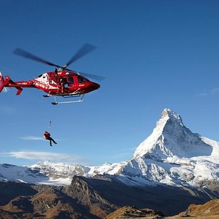 Cade per 50 metri in Canton Vallese, grave un alpinista di 31 anni