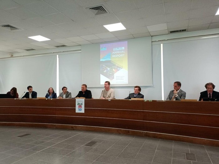 Distretto turistico dei laghi, approvato il bilancio consuntivo. A luglio il rinnovo delle cariche Distretto turistico dei laghi, approvato il bilancio consuntivo. A luglio il rinnovo delle cariche