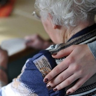 Si cercano volontari per attività con gli anziani