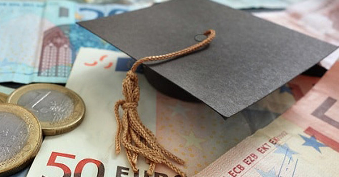 Crodo investe sui giovani: consegnata una borsa di studio internazionale