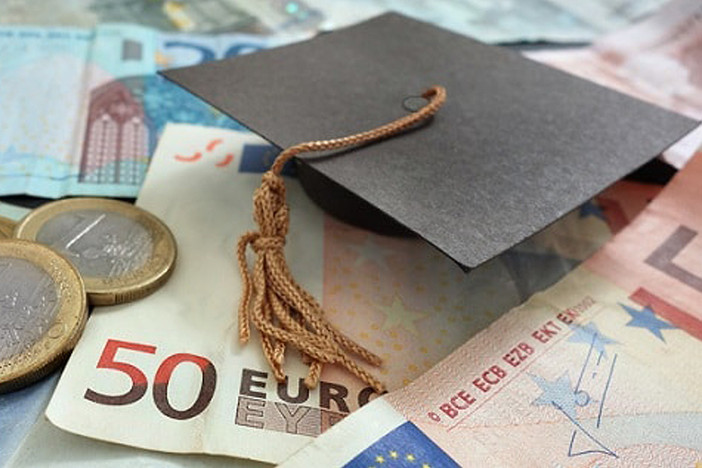 Crodo investe sui giovani: consegnata una borsa di studio internazionale