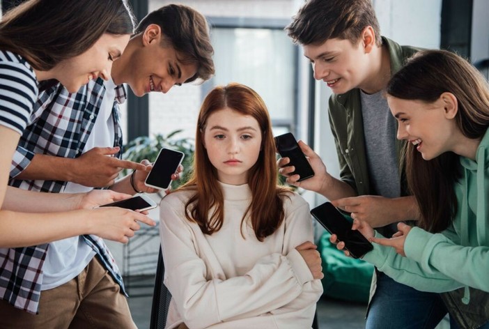 Cyberbullismo, la violenza corre in rete: l'emergenza che colpisce i più giovani Cyberbullismo, la violenza corre in rete: l'emergenza che colpisce i più giovani