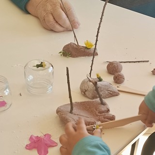 Generazioni a confronto: a Domodossola laboratori condivisi tra bambini e anziani