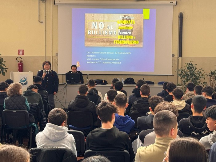 Bullismo e cyberbullismo: la polizia incontra gli studenti del Vco Bullismo e cyberbullismo: la polizia incontra gli studenti del Vco