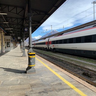 Traffico ferroviario internazionale interrotto per dei sassi sui binari a Preglia