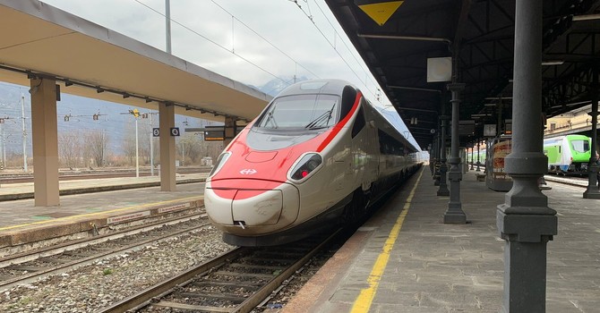 Un nuovo fine settimana di disagio per chi viaggia in treno tra Domodossola e Milano