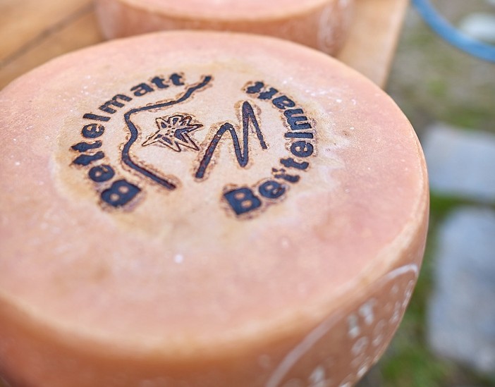 Riparte la produzione del Bettelmatt, una tradizione custodita nelle valli ossolane Riparte la produzione del Bettelmatt, una tradizione custodita nelle valli ossolane