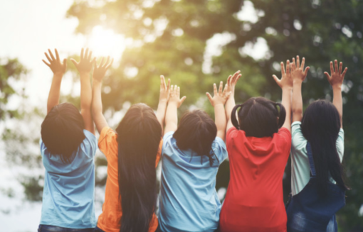 A Villette si dipingono i sassi: via ai laboratori creativi per bambini e ragazzi