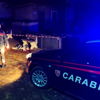 Un sessantenne accoltellato dal figlio sotto casa, è ricoverato in gravi condizioni al San Biagio