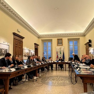 Acqua Novara Vco rileva Idrablu: dalla minoranza interrogativi sul futuro del servizio idrico