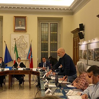 Il nuovo sistema di sosta a pagamento nel mirino della minoranza: "Disservizi e ritardi"