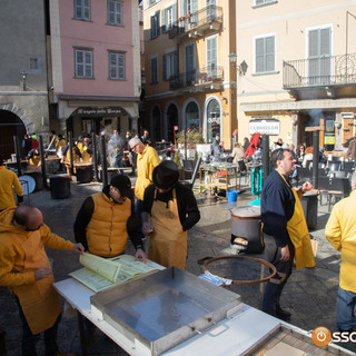 Tanta gente in piazza per la domenica di carnevale FOTO