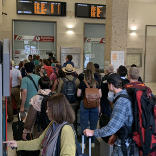 Stop ai treni tra Domo e Stresa, caos in stazione