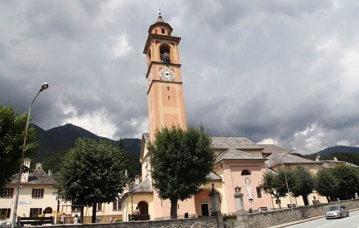 A Druogno karaoke in piazza con dj Peter Pan