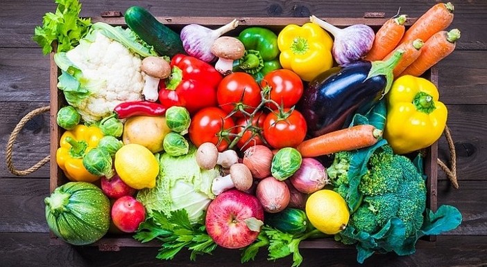 Frutta e verdura, solo 7 adulti su 100 raggiungono le cinque porzioni al giorno Frutta e verdura, solo 7 adulti su 100 raggiungono le cinque porzioni al giorno