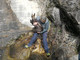 Cucciolo di camoscio finisce in trappola sulle rocce, salvato dalla Polizia provinciale FOTO E VIDEO