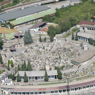 Domodossola, tumulazione congiunta con gli animali d’affezione: la mozione ottiene il via libera