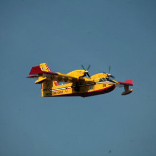 Incendio a Premosello Chiovenda, in azione due Canadair e un elicottero
